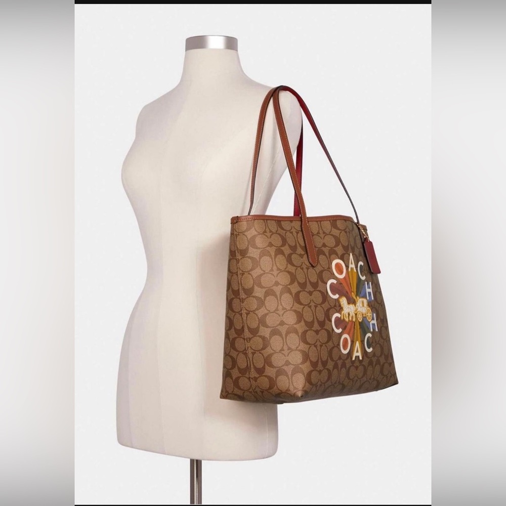 Coach Rainbow City Tote In Signature Canvas with small Wristlet - Picture 3 of 11